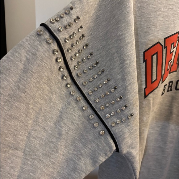 Woman’s Denver Broncos Gray Sweatshirt with Studded Sleeves Sz L - Picture 4 of 6